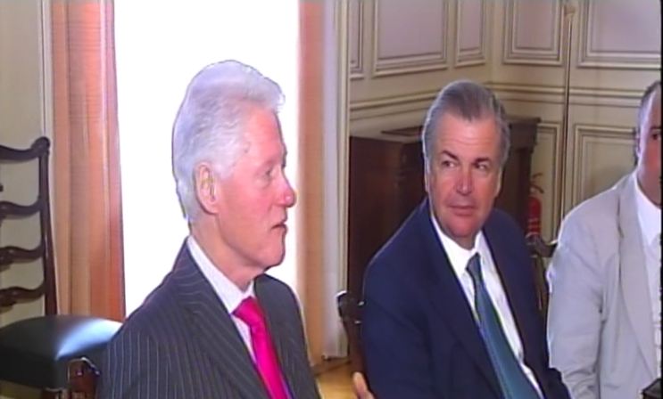 Τώρα- Ο Κλίντον κατά των περικοπών