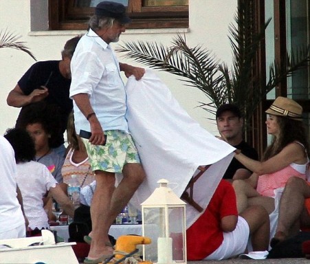 De Niro και Travolta στην Σκιάθο