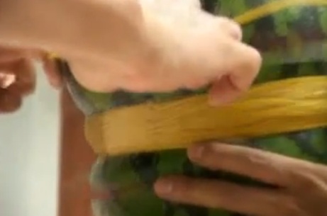 Λαστιχάκια στο καρπούζι