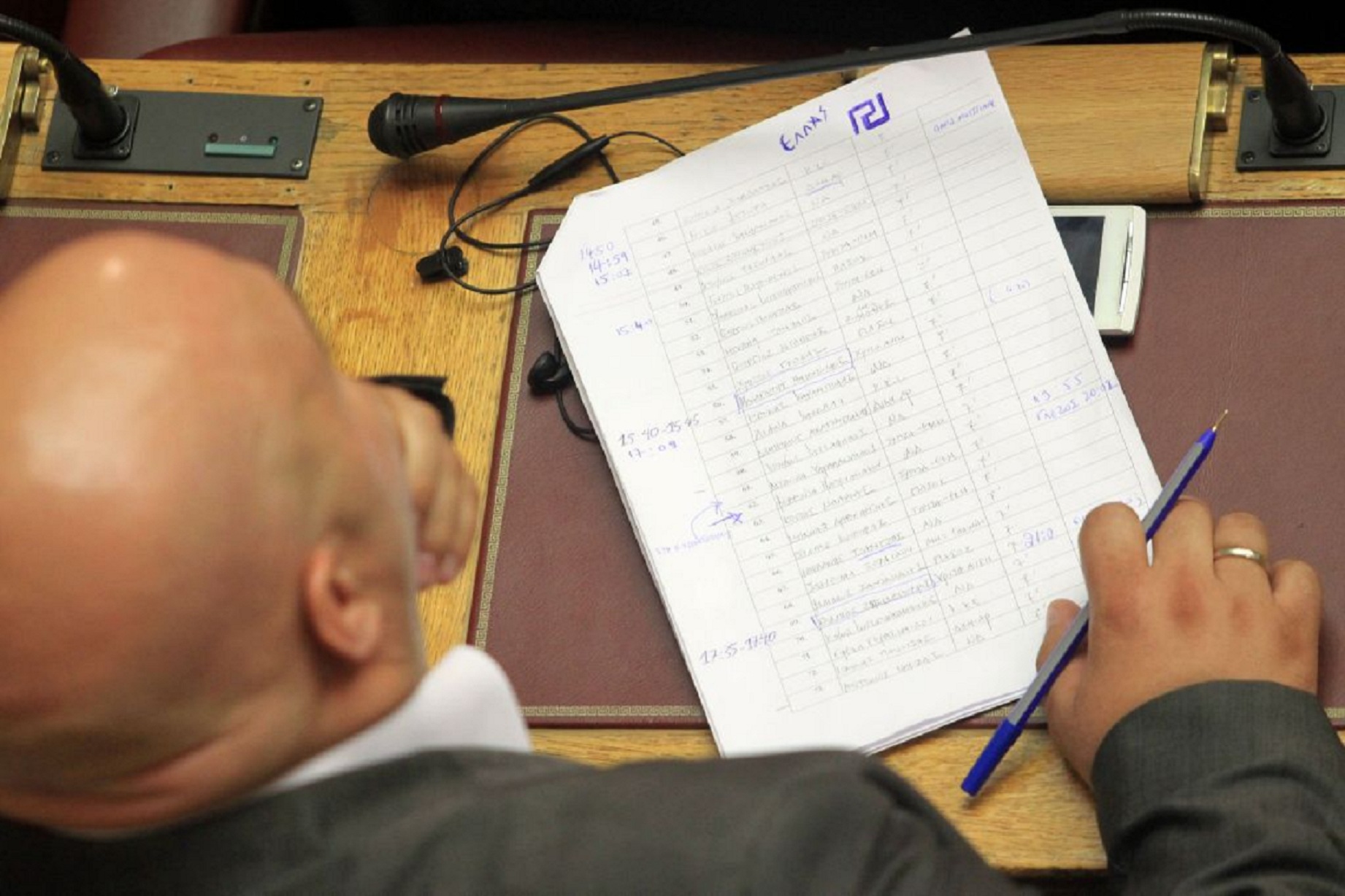 Τι ζωγραφίζει ο βουλευτής