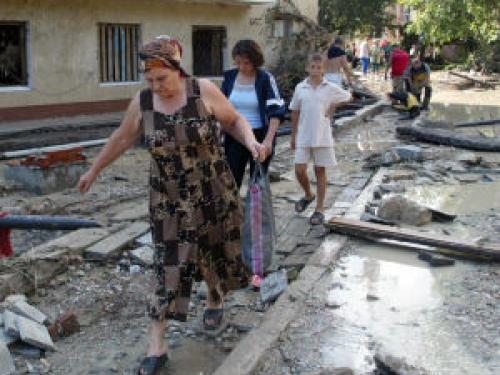 45 νεκροί από πλημμύρες