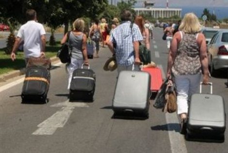 Τέλος διακοπών για 150 τουρίστες