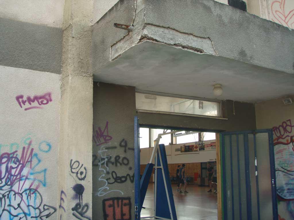 Καταρρέει το Γυμναστήριο Τρικάλων