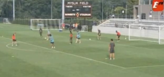 Τραυματίζει τους συμπαίκτες του