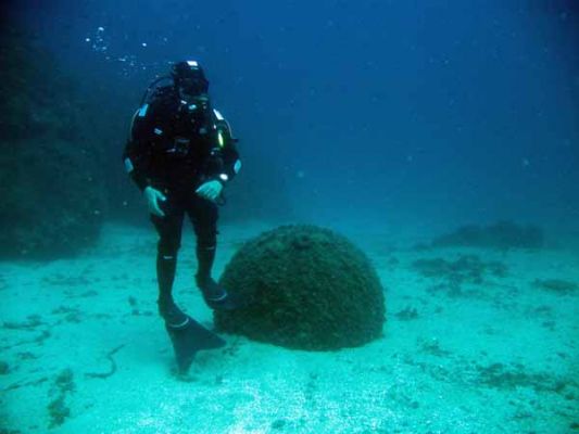 Τώρα-Πυρομαχικά σε παραλία