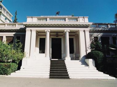 Διαψεύδει το Μαξίμου