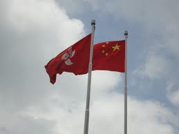 Η “μαμά” Κίνα στηρίζει Χονγκ Κονγκ