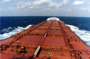 Μειώνεται ο εμπορικός στόλος