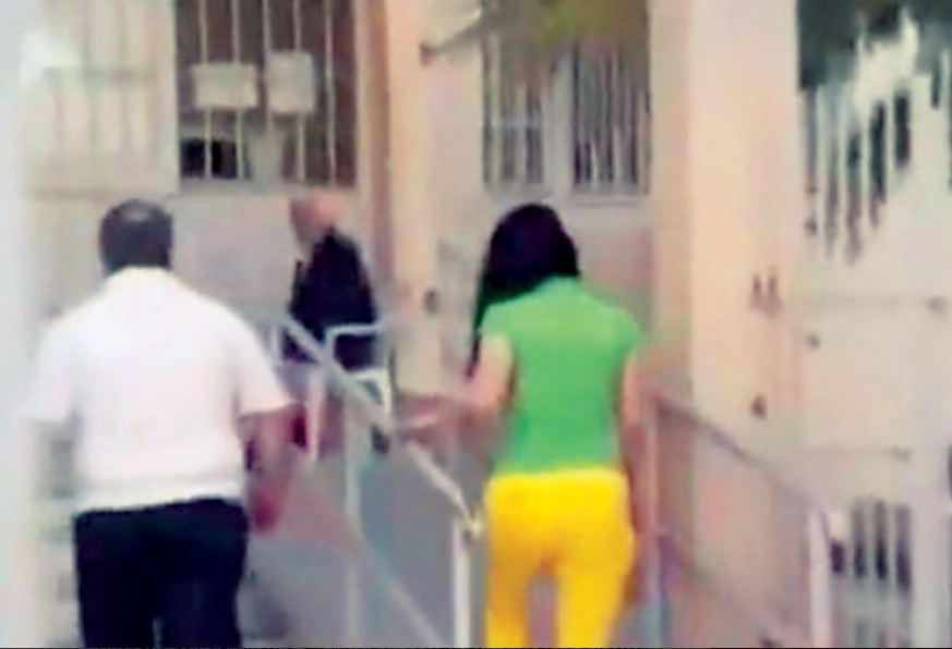 Θέλει διαζύγιο από τον Άκη