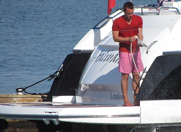 Τι κάνει ο Terry στην Πορτογαλία;