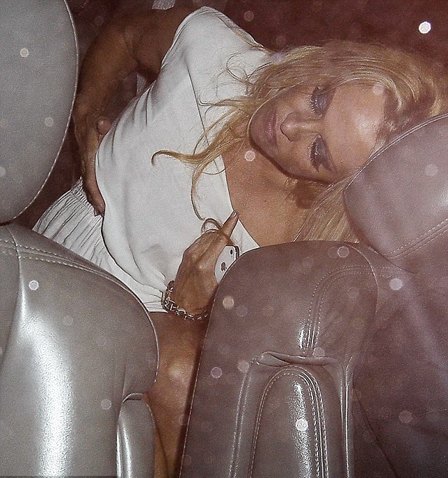 “Κομμάτια” η Pamela!