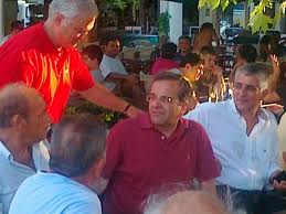 “Λαδώνουν” για να κάτσουν δίπλα στον Πρωθυπουργό;