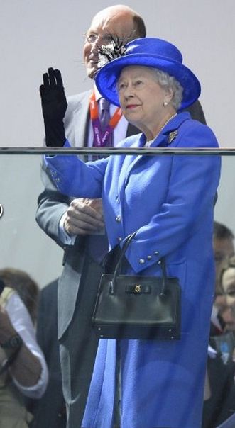 Η Ελισάβετ πάει… κολυμβητήριο