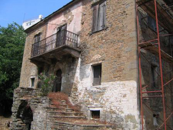 Καταρρέει το αρχοντικό Σωχωρίτη!