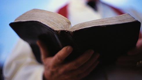 Αρνήθηκε να τους παντρέψει!