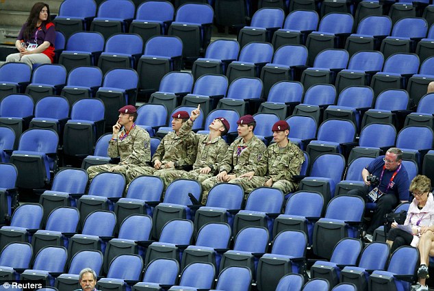 Έτσι γεμίζουν τα άδεια καθίσματα