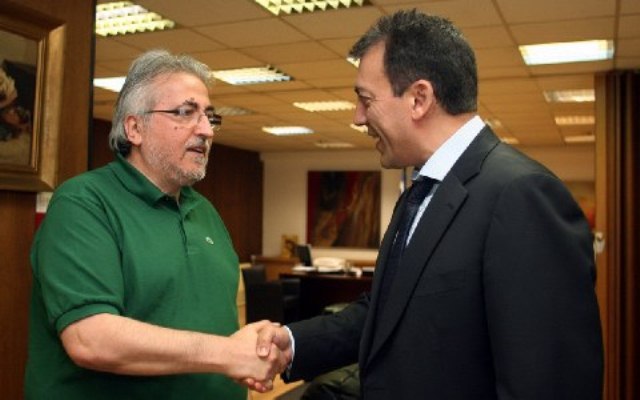 Αναβάλλεται η συνάντηση