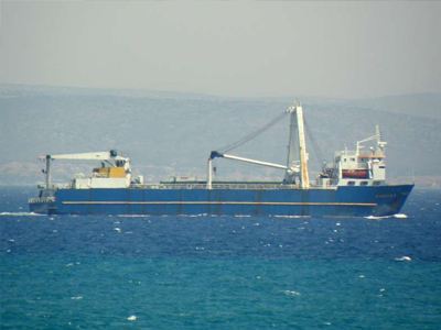 Πλοίο προσάραξε στην Άνδρο