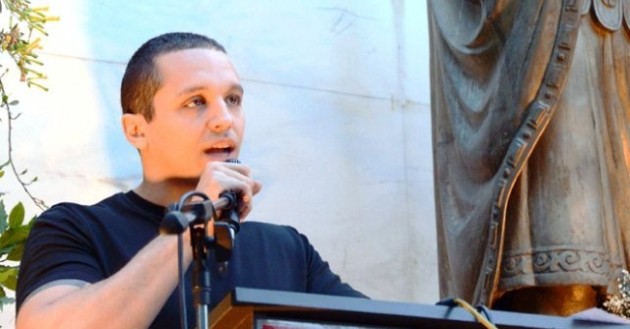 Ο Κασιδιάρης σχολιάζει την πισίνα