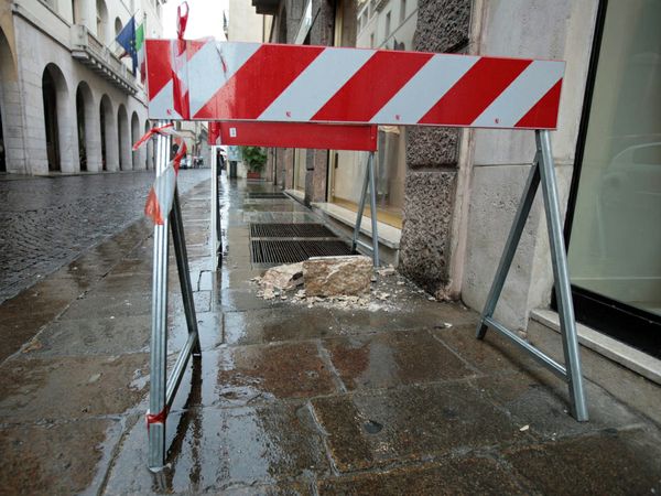 Κτίρια έτοιμα να πέσουν…