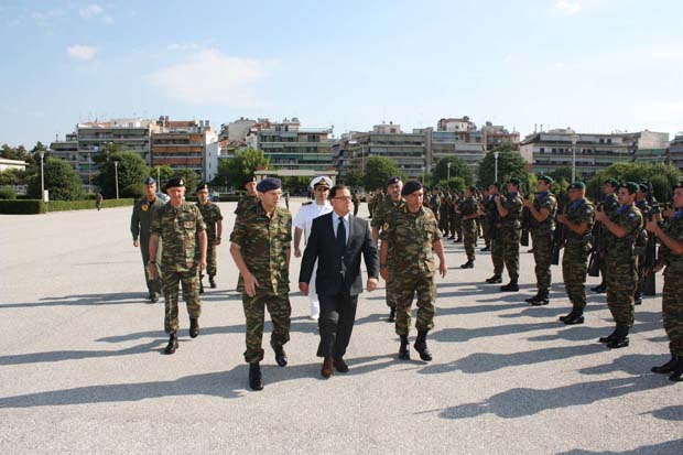 “Κλείστε την πόρτα στην τρόικα”