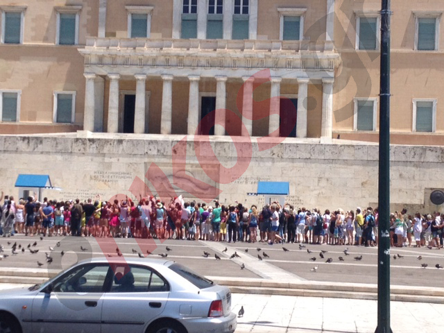 Τώρα-Στο Σύνταγμα μόνο…τουρίστες