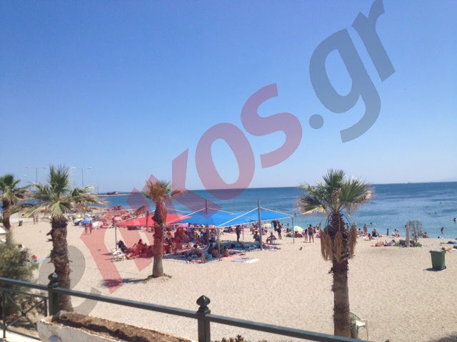 Τώρα-Κολυμπούν με τα σκουπίδια