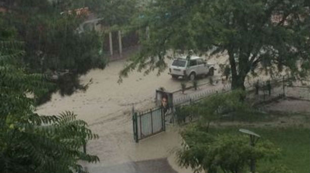 99 οι νεκροί από τις πλημμύρες