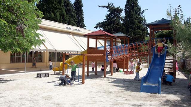 Aπειλή λουκέτου για παιδικούς