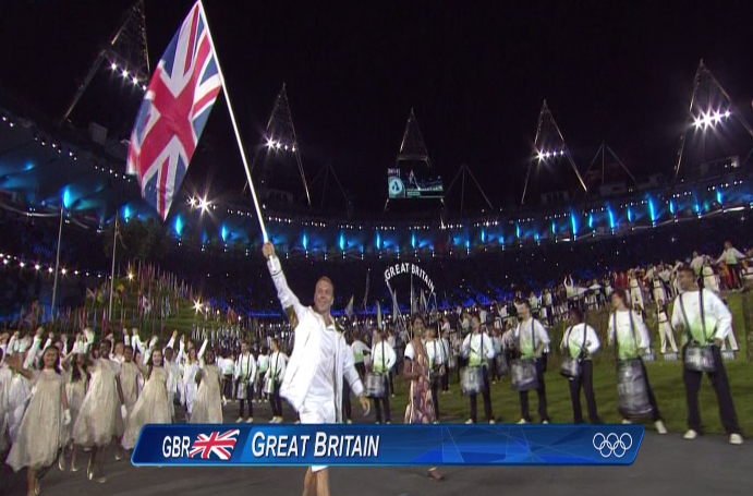 Η διοργανώτρια μπήκε στο στάδιο
