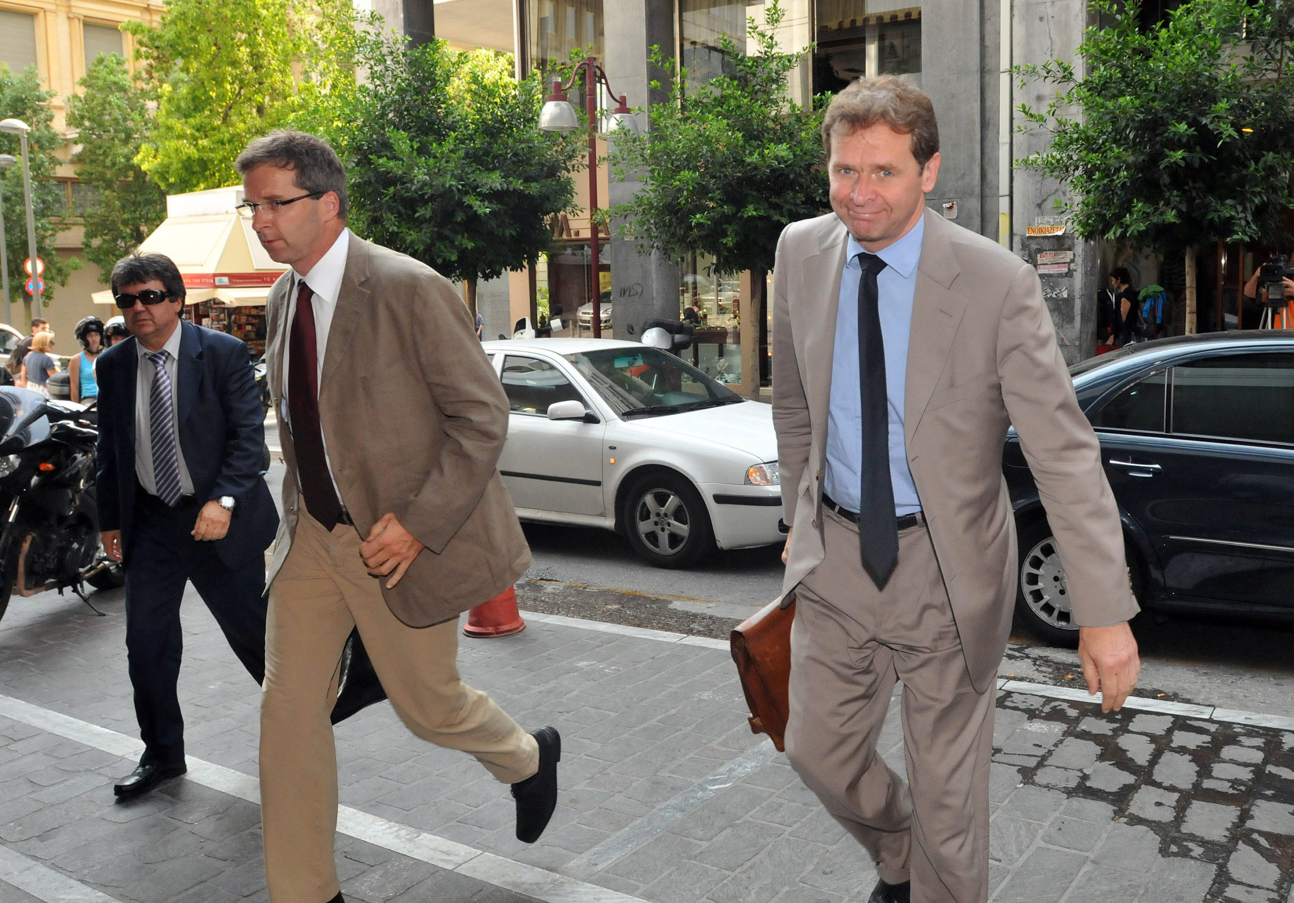 Στο Δικαιοσύνης πάει η τρόικα