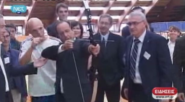 Ο Ολάντ σε ρόλο τοξοβόλου