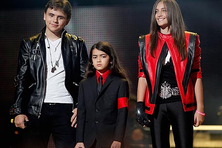 Αυτά τα παιδιά ποιος θα τα πάρει;