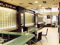 Κλειστά τα καταστήματα οπτικών