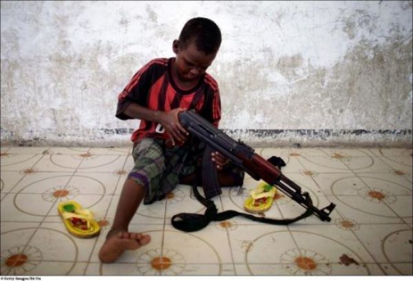 Παιδιά… στα όπλα