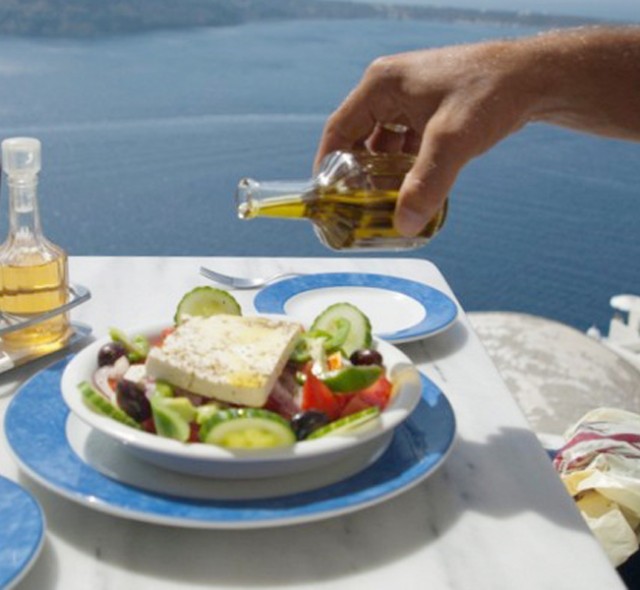 Φέτα & λάδι θα μας σώσουν…