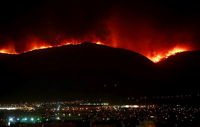 Καίγεται ακόμη η Κορινθία