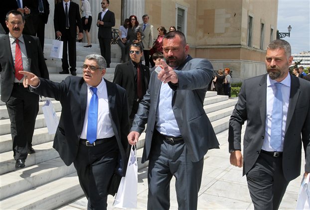 Δεν θέλει αυτοκίνητα η Χρυσή Αυγή