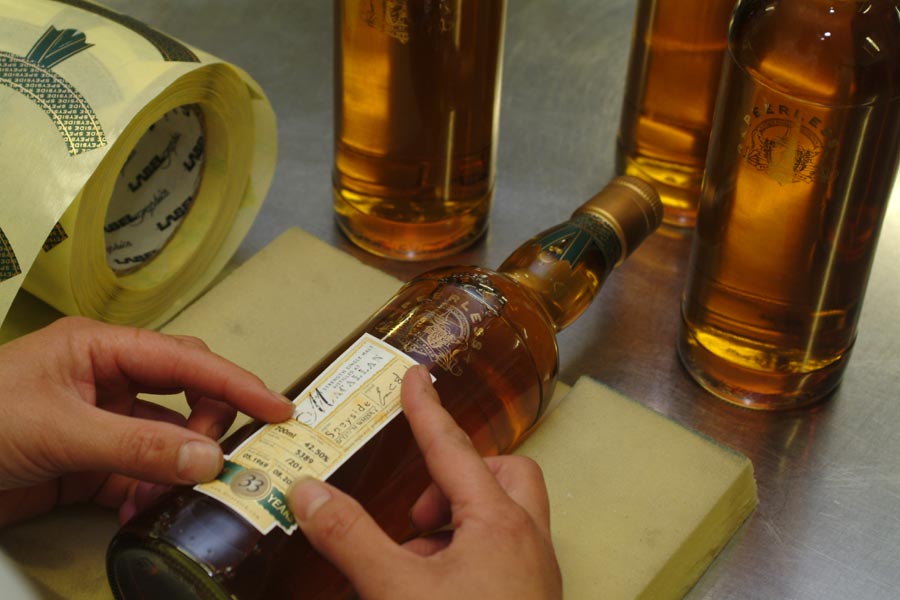 Διακινούσαν λαθραία ποτά