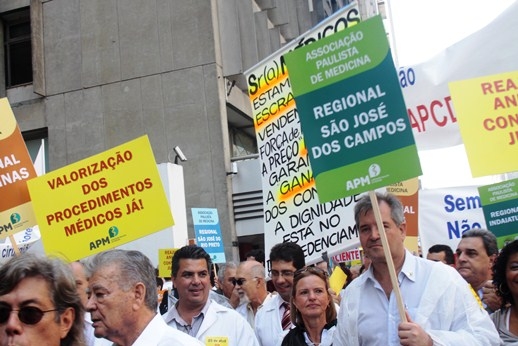 Στο δρόμο και οι γιατροί…