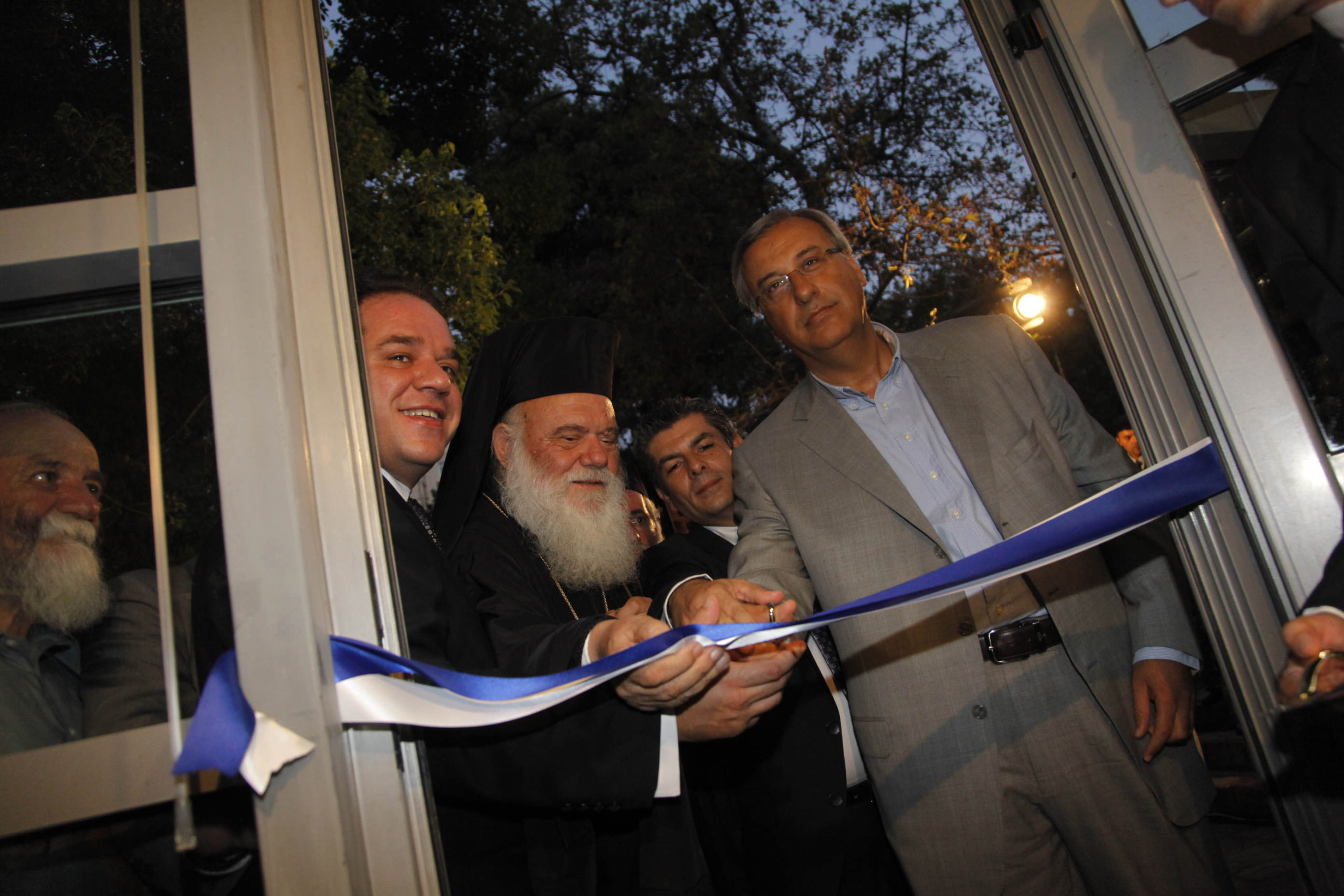 Εγκαίνια κοινωνικού παντοπωλείου