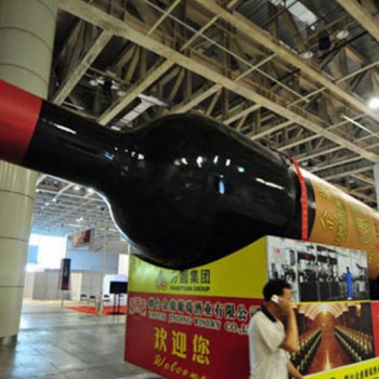 Μπουκάλι κρασιού 30 μέτρα!