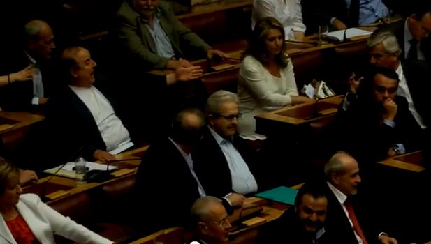 Καυγάς στα έδρανα της βουλής