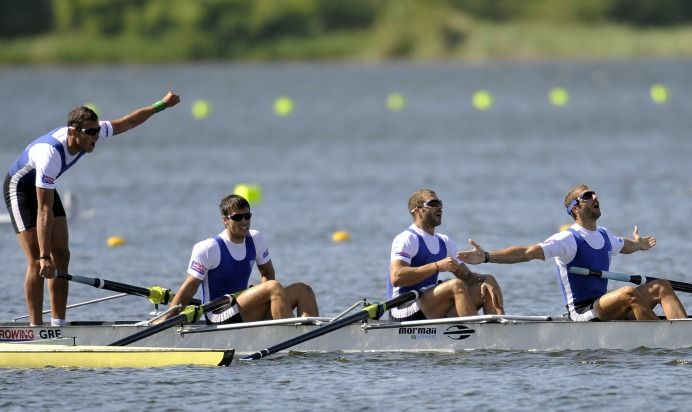 Τώρα-Πέρασαν τα ελληνικά κουπιά