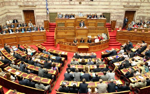 Η πολιτική των… χειροκροτημάτων