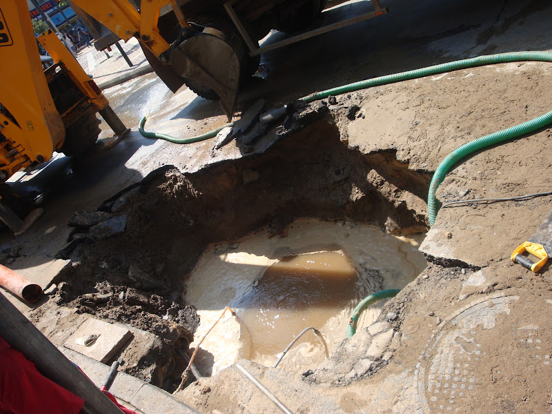 Άνοιξε η γη να τους… καταπιεί