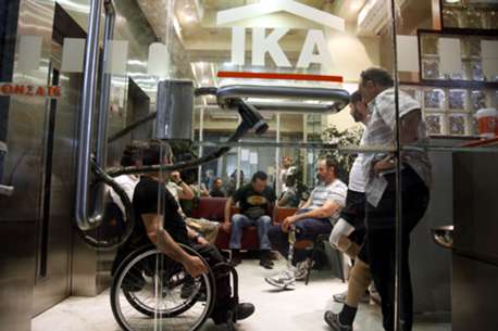 Aνάπηροι στην ουρά