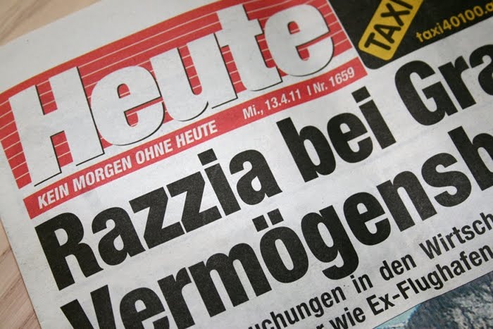 Επιμένουν στη γελοιότητα