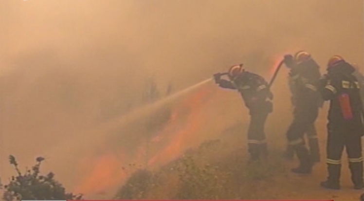 Bίντεο-Μεγάλη φωτιά στον Βαρνάβα