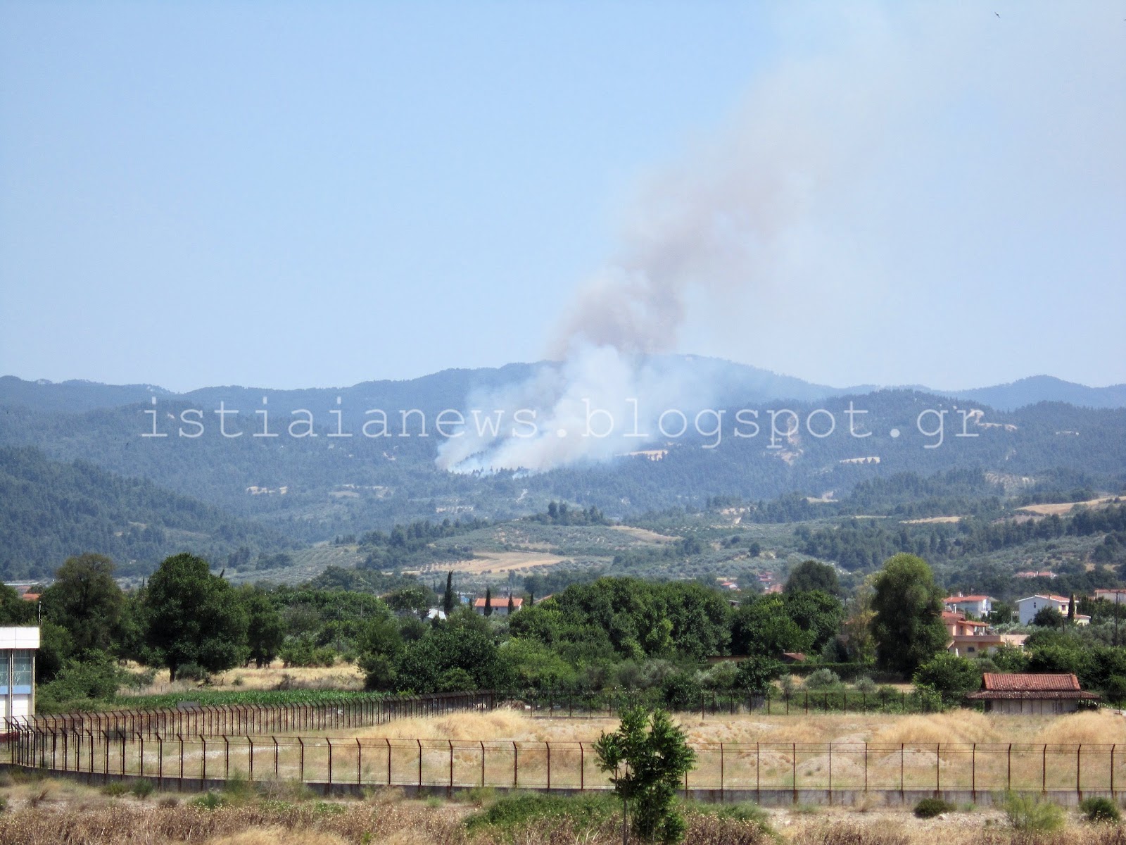 Μαίνεται η φωτιά στην Ιστιαία